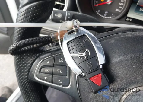 2017 Mercedes-Benz C 300 4Matic z USA, uszkodzony, nr VIN WDDWJ4KB9HF416107